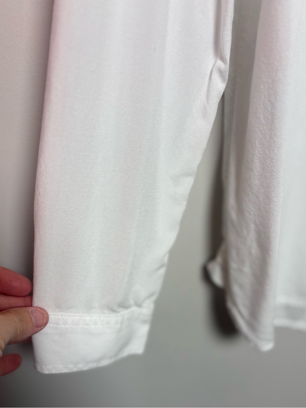 beachlunchlounge White Lightweight Button-Down Shirt - Picture 4 of 5